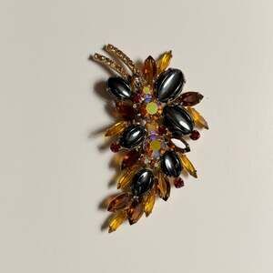 Vintage Juliana D&E Scooped Out Hematite Leaf Brooch Green & Topaz Rhinestones